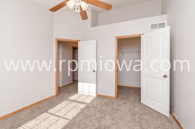Building Photo - NEAR DMACC!! 2 Bedroom, 2 Bath Townhome in Ankeny