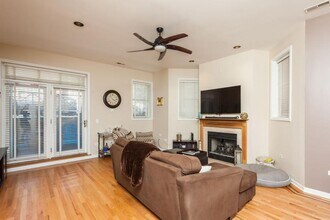 Building Photo - 2 bedroom in Chicago IL 60613