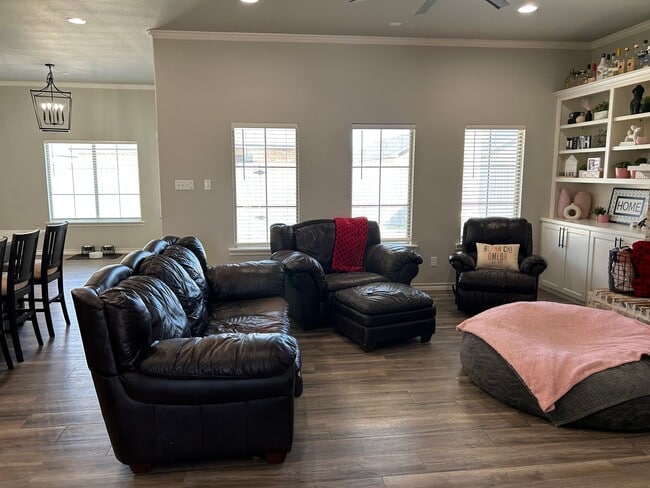 Building Photo - 1104 N Granby Ave