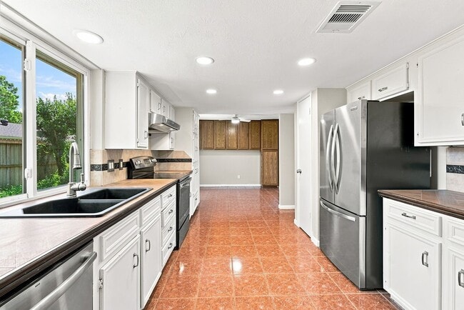 Building Photo - 15706 Cavendish Dr