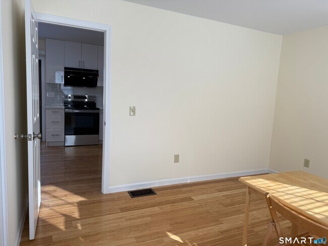 Building Photo - 29 Sherwood Terrace