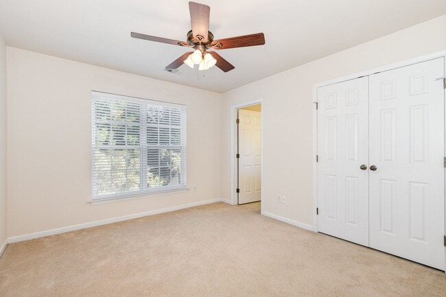 Building Photo - Lovely 2-Bedroom Move-In Ready Townhome in...
