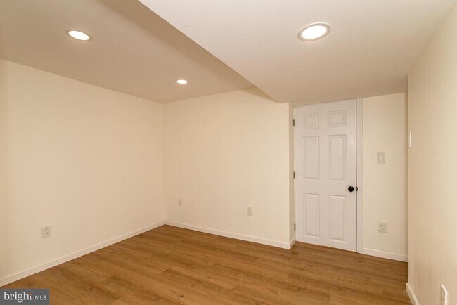 Building Photo - 1800 Lark Ln