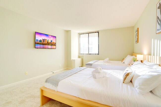 Building Photo - 320 23rd St S