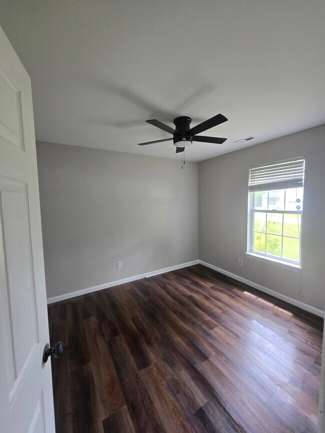 Building Photo - 302 Paddock Pl