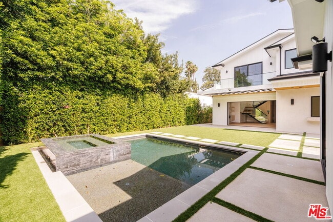 Building Photo - 4087 Kraft Ave