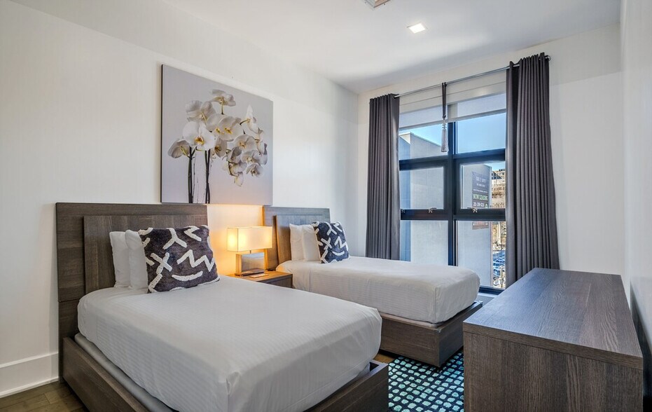 Building Photo - 451 15th St