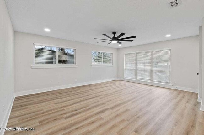 Building Photo - 10856 Hawaii Dr S