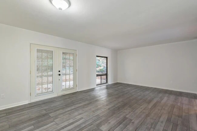 Building Photo - 98 Valley Forge Dr