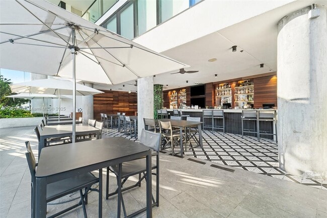 Building Photo - 398 NE 5th St