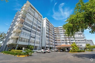Building Photo - 1300 NE Miami Gardens Dr