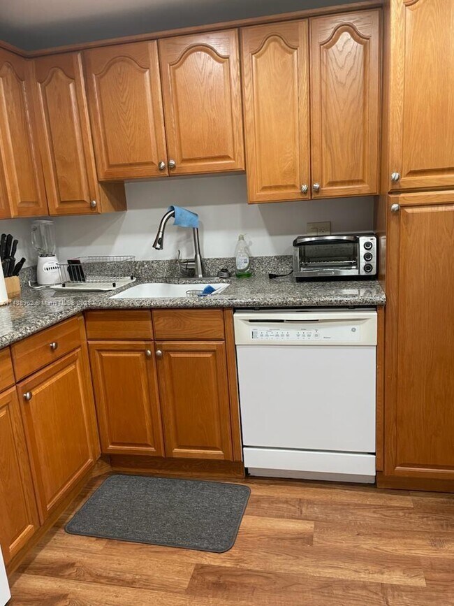 Building Photo - 4261 W Palm Aire Dr