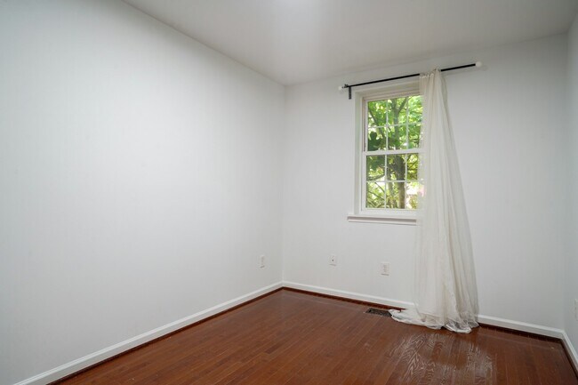 Building Photo - 619 Florida Ave NW