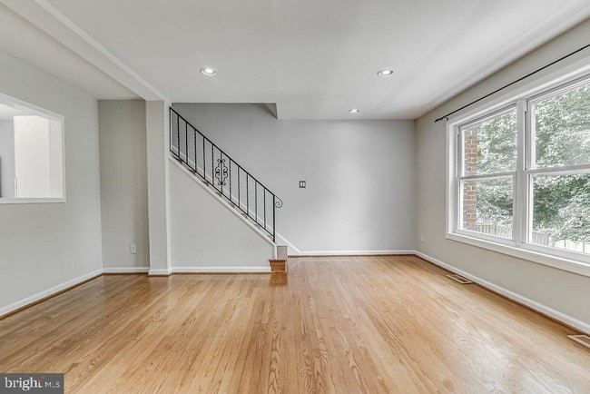 Building Photo - 260 Burgess Ave