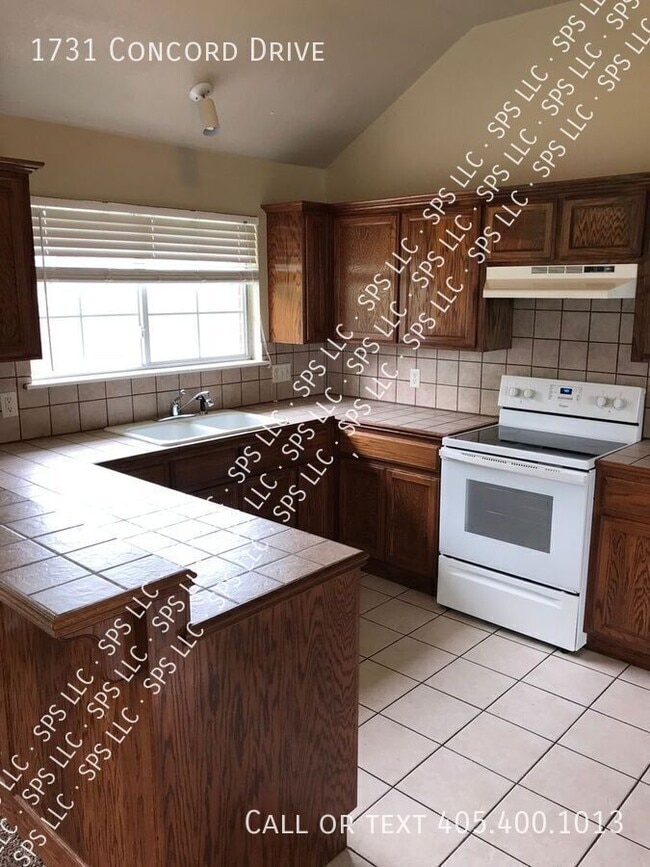 Building Photo - 1731 Concord Dr