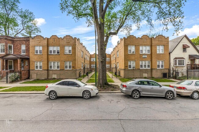 Building Photo - 1042 N Leamington Ave Chicago, IL 60651