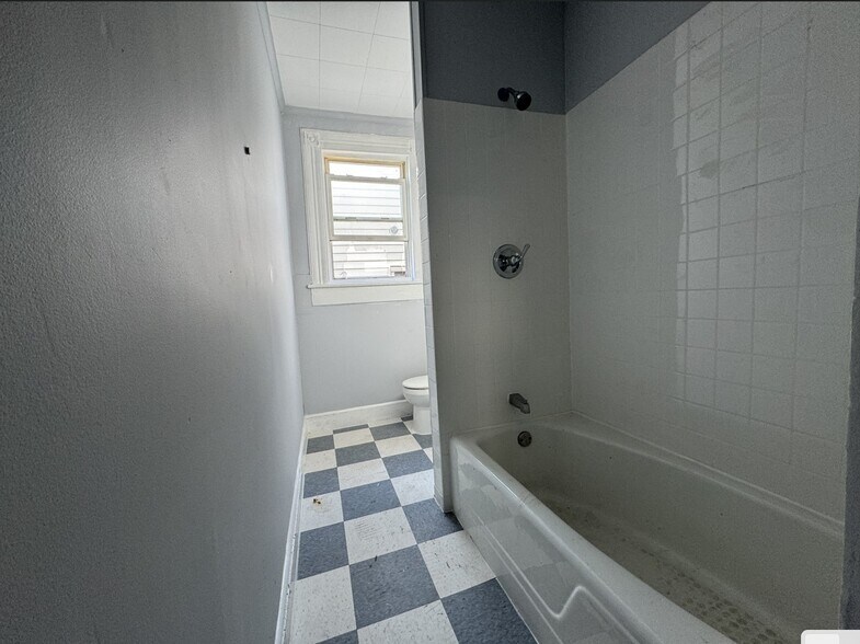 Building Photo - 96 Brown Pl