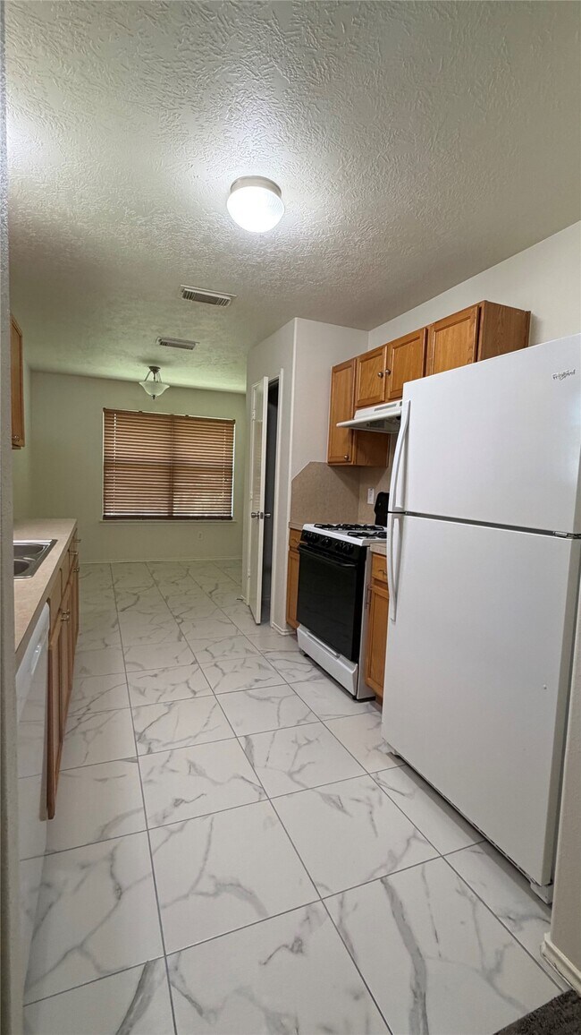 Building Photo - 8943 Farm Ridge Ln