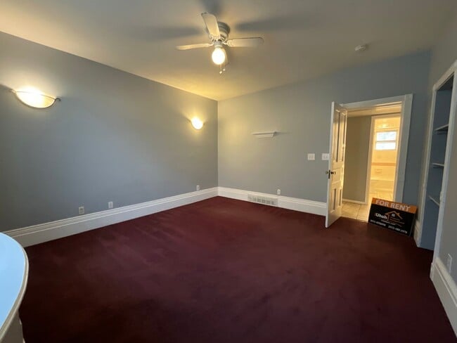 Building Photo - 2135