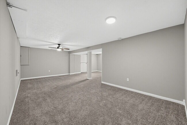 Building Photo - 4419 S Shore Dr