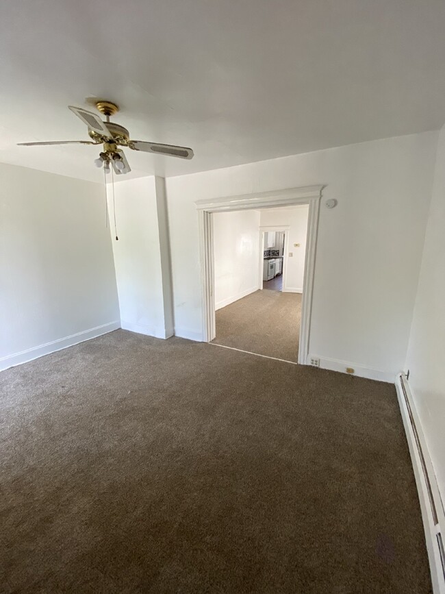 Building Photo - 3BR,  1BA AVAILABLE NOW! Apply Today!