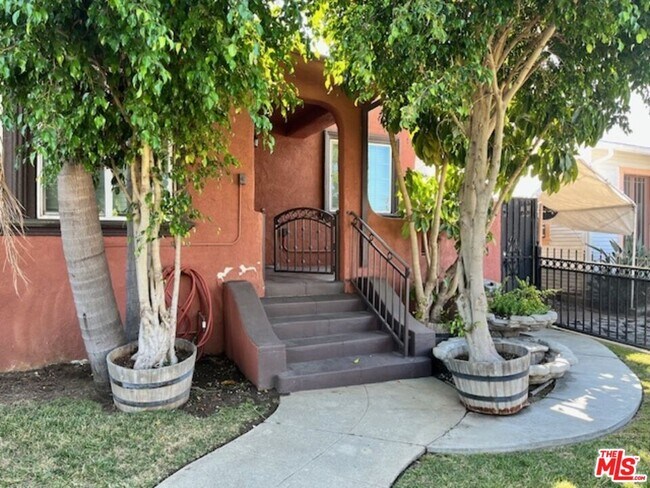 Primary Photo - 5851 7th Ave