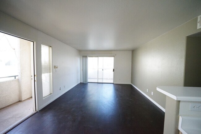 Building Photo - No Showings until 4/10/2026