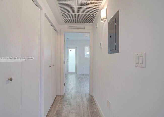 Building Photo - 1035 Euclid Ave