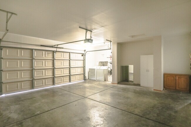 Building Photo - 5250 S Rainbow Blvd