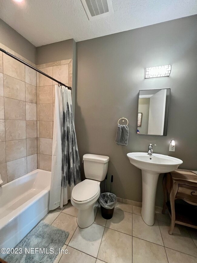 Building Photo - 2525 College St