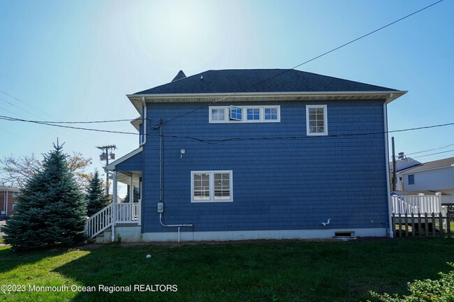 Building Photo - 111 Main St