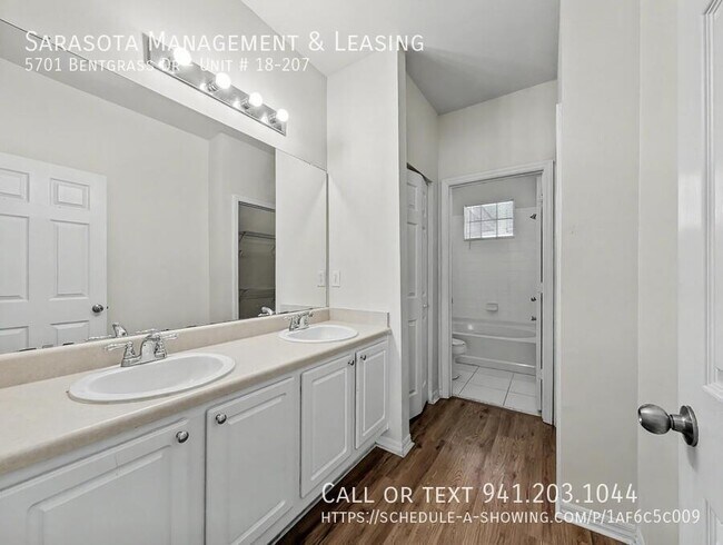 Building Photo - 5701 Bentgrass Dr