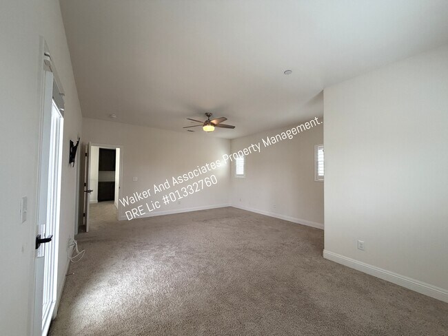 Building Photo - 327 Las Flores Dr
