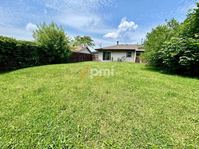 Building Photo - 5331 Aspen Ave