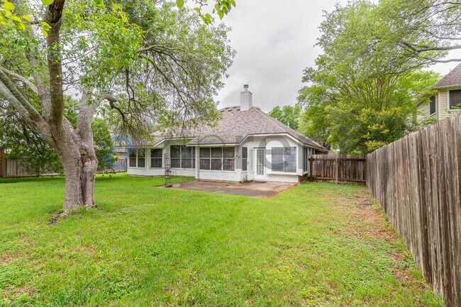 Building Photo - 1215 Timber Bend Dr