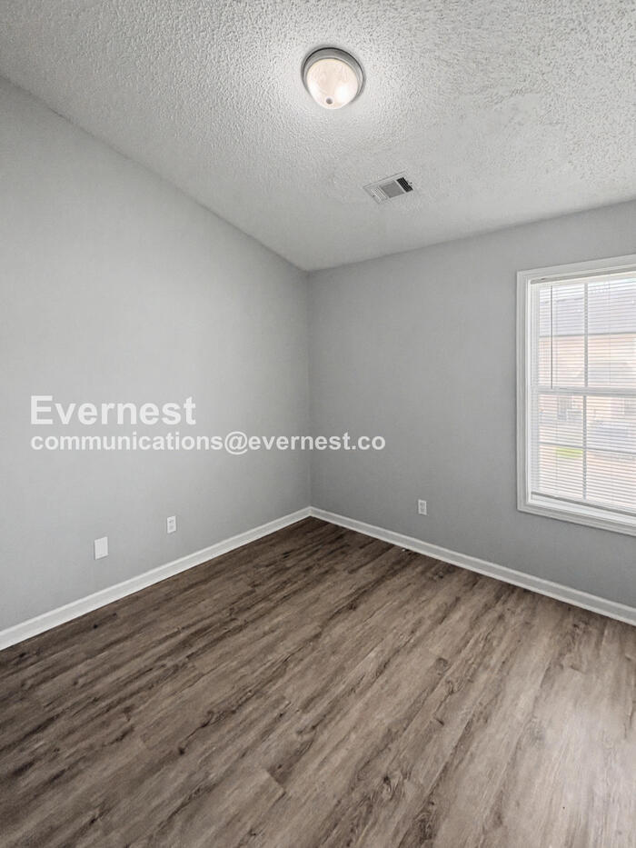 Building Photo - 8637 Thomas Rd