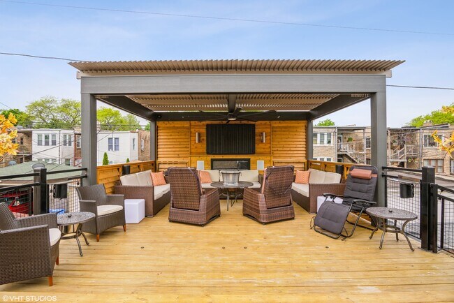 Building Photo - 5034 N Lawndale Ave