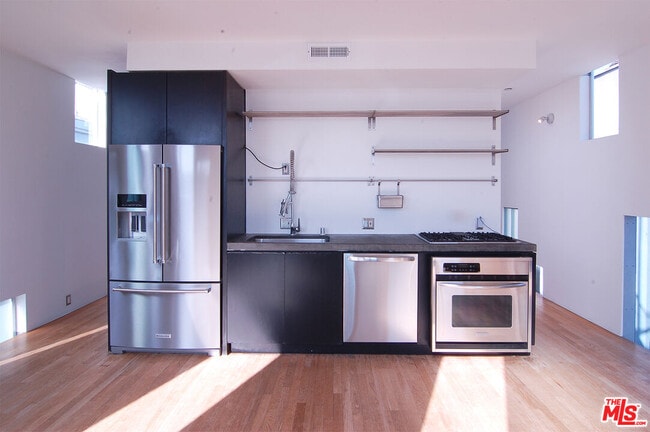 Building Photo - 116 Pacific Ave