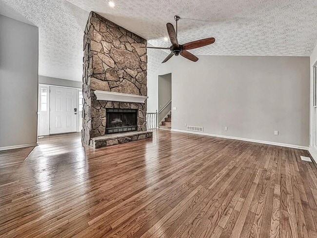 Building Photo - 2189 Chartwell Dr