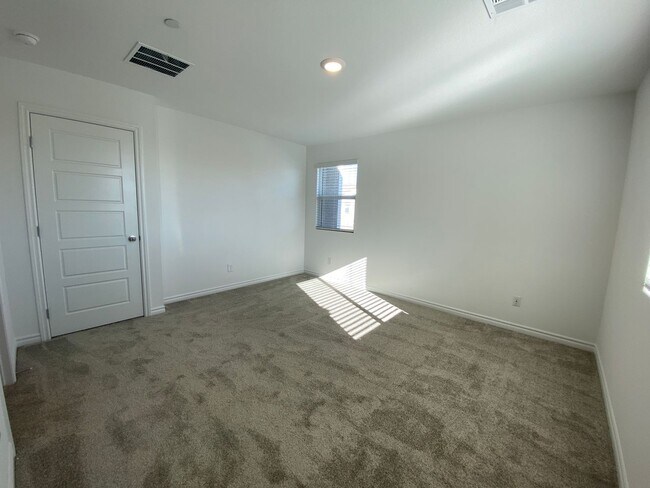 Building Photo - new build 4 bedroom house