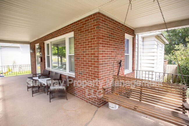 Building Photo - 417 N Warwick Rd