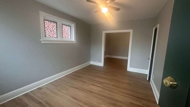 Building Photo - 5042-5044 Pernod Avenue