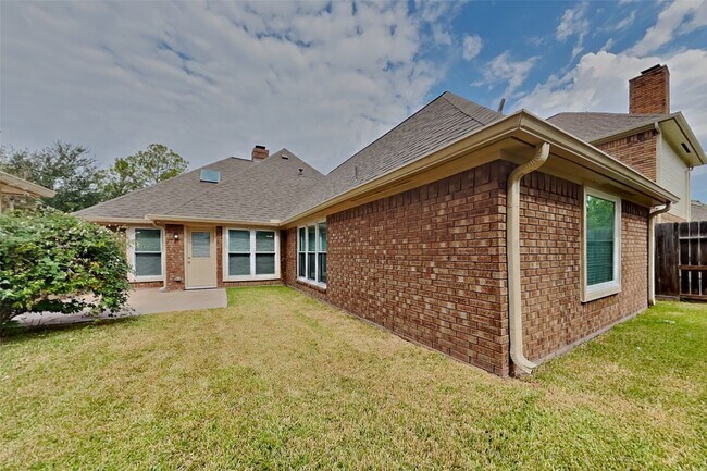 Building Photo - 1315 Forest Hollow Dr