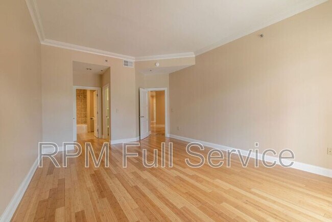 Building Photo - 110 31st Ave N