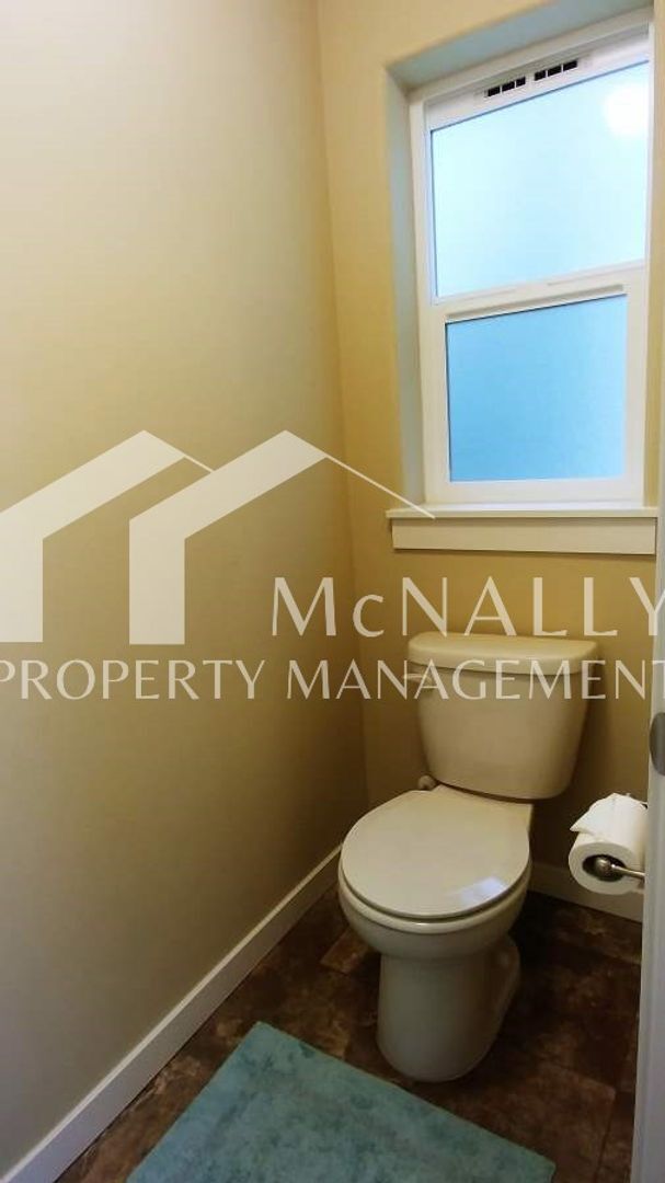 Building Photo - Beautiful Furnished Home in University Place