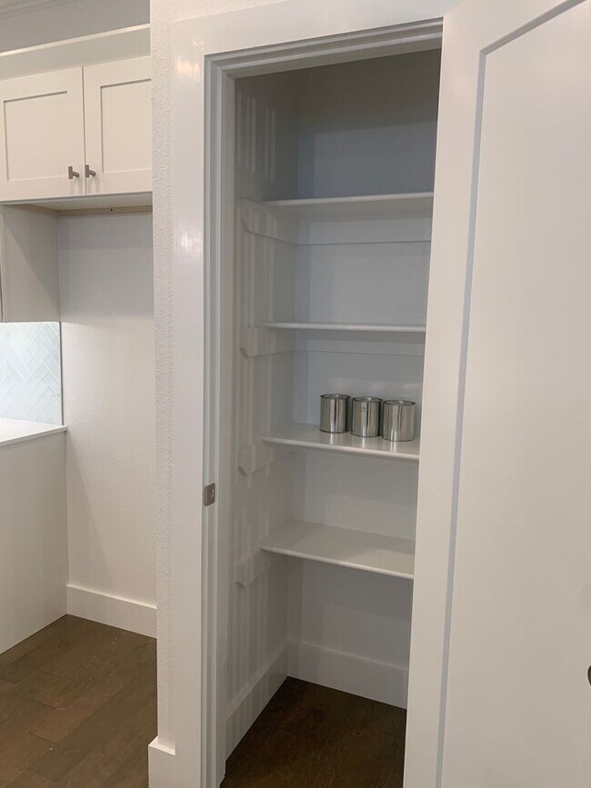 Building Photo - Available For Immediate 6 Month Or Shorter Lease