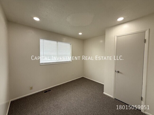 Building Photo - 2342 S 600 E