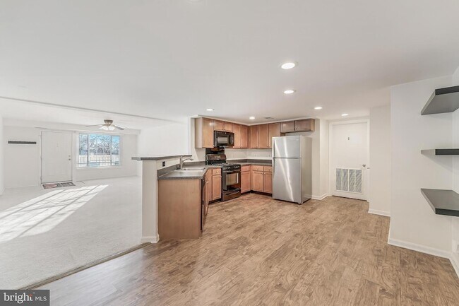 Building Photo - 1417 N Van Dorn St