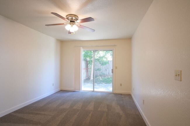 Building Photo - 3 Bedroom 3 bath home in Modesto