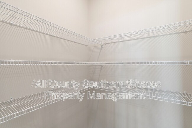 Building Photo - 215 Konik St